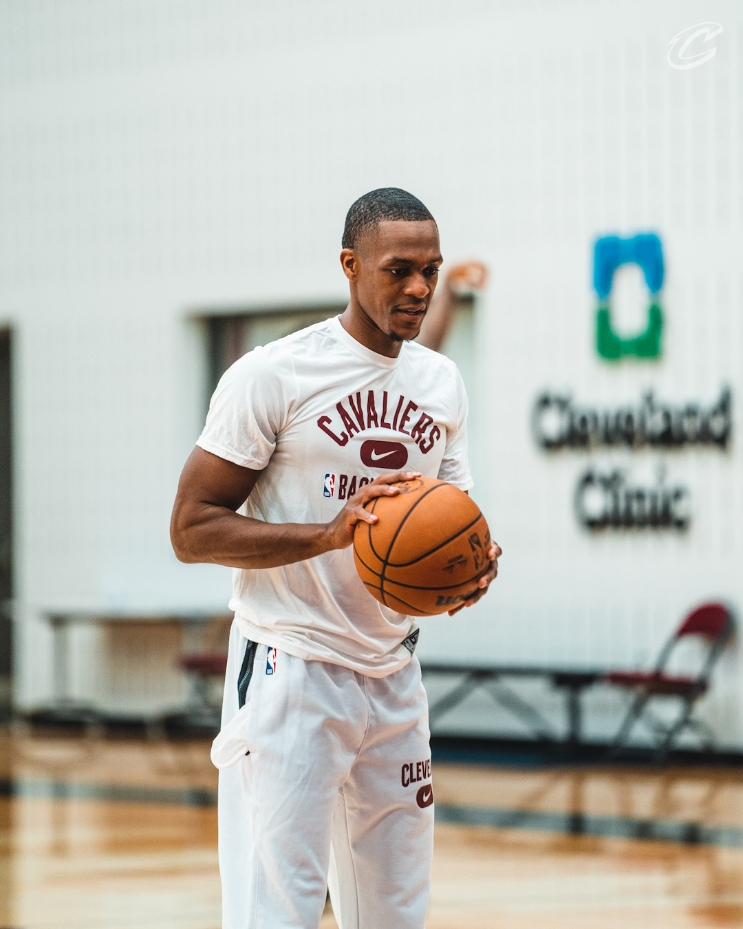 包含勒沃库森训练开放日，赛前主帅复盘引欢呼，NBA常规赛在即，轮换策略成焦点的词条