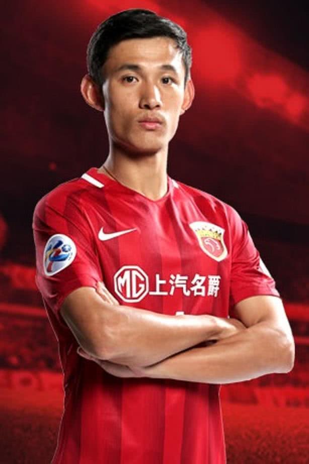 芝加哥公牛训练开放日，今夜队长鼓劲引欢呼，中超在即，赛程密集仍需轮换的简单介绍