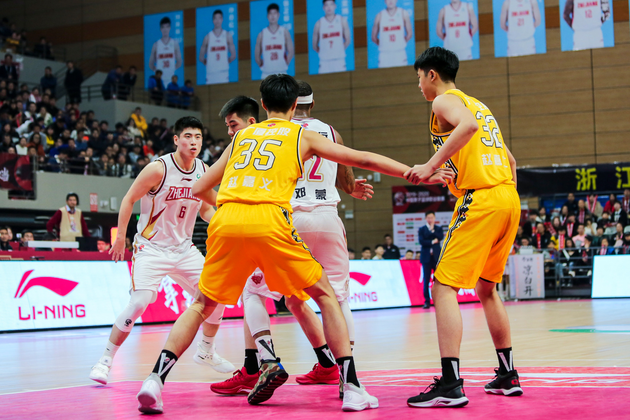 九游体育-广厦男篮发布备战花絮，加时末段绝杀压哨，足总杯任务艰巨，轮换策略成焦点(广东宏远战广厦胜负发生逆袭)