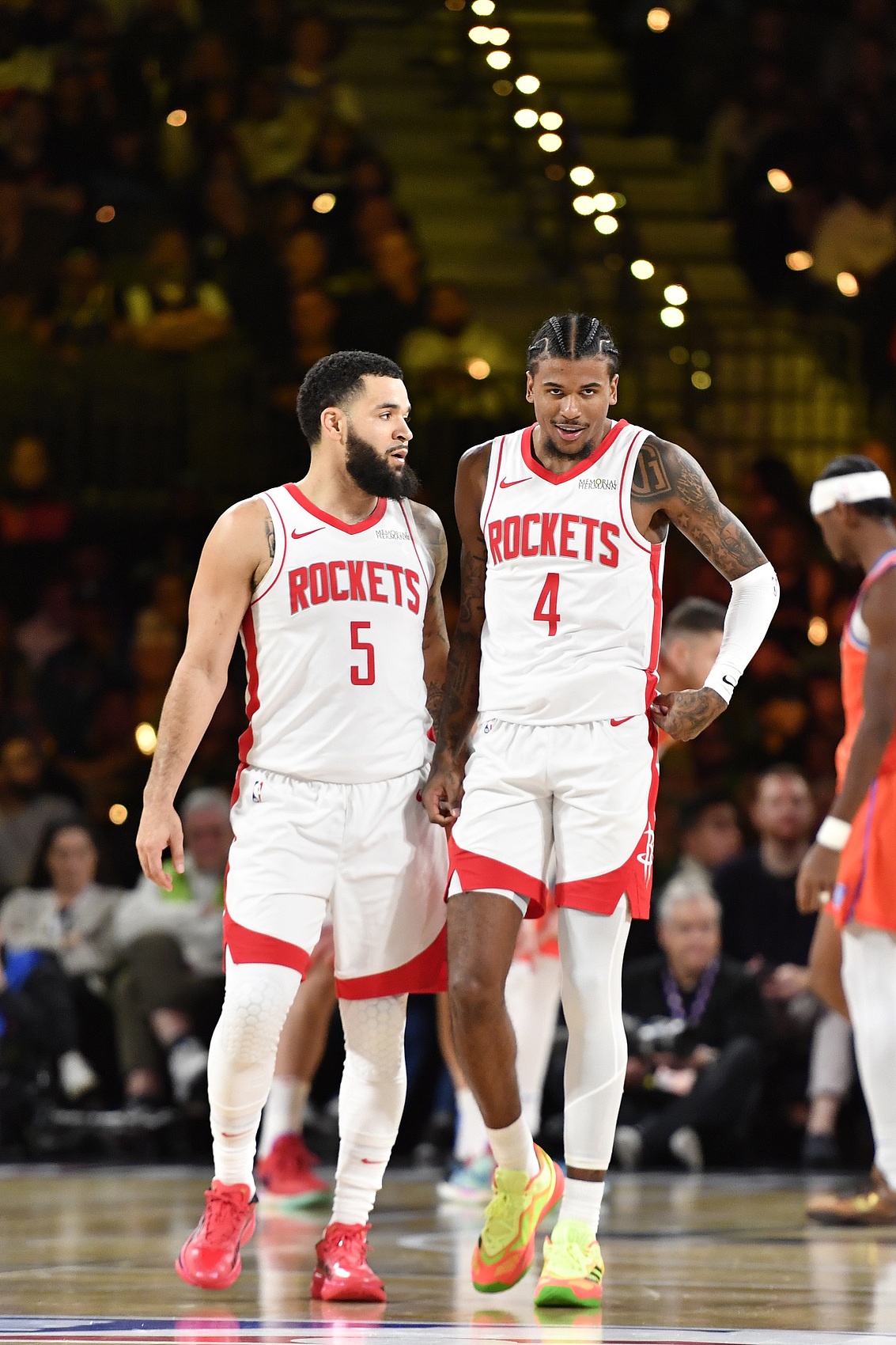 包含赛前突围战来临；迈阿密热火围绕NBA季后赛更衣室发声；引发热议；纪律约束更严格的词条